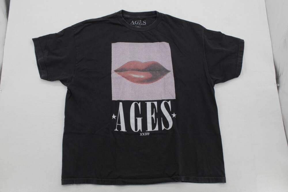 Ages XXIV Black Graphic T-Shirt with Lips Print